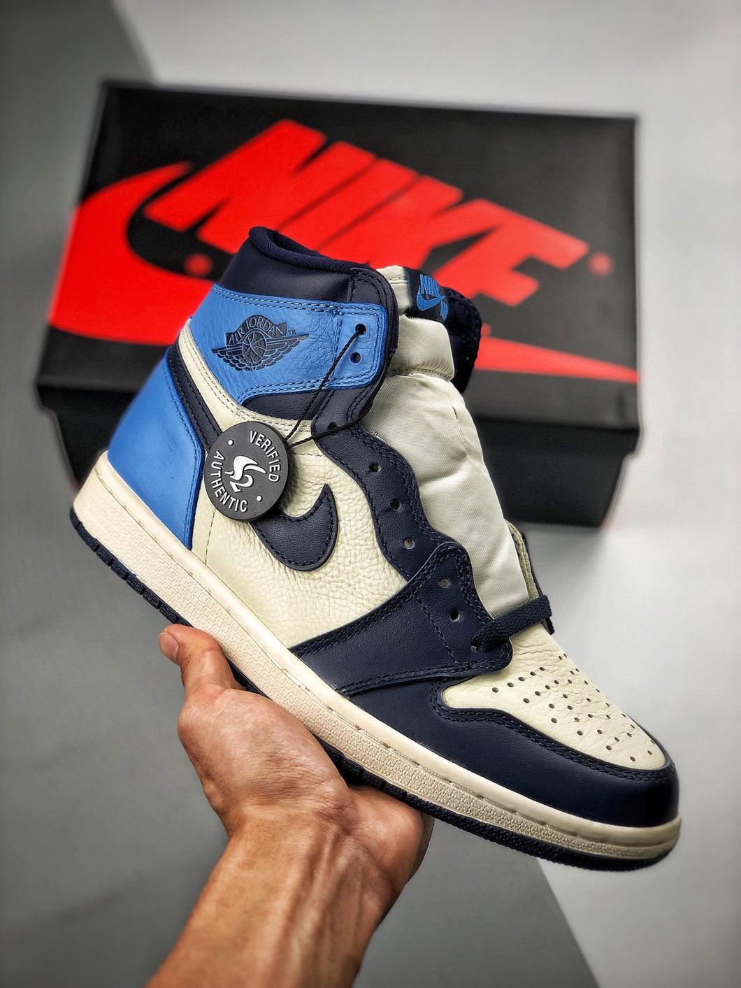 Jordan 1 Retro High Obsidian UNC